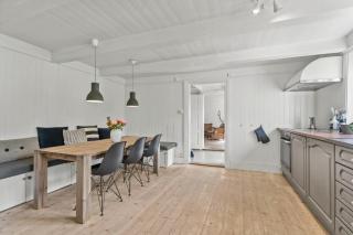 200-Year-Old House By The Southern Archipelago - 4