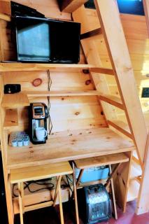 Modern Tiny House with Ski Access in Bennington, New Hamsphire - 9