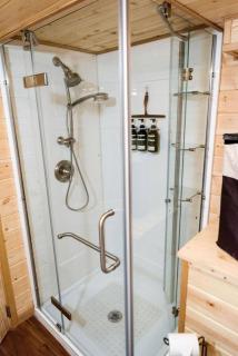 Comfortable Tiny House Rental near Fairbanks for Pet-Friendly Glamping in Alaska - 7