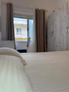 Cozy 1 Bedroom Apartment steps from the sea in th heart of the beach area - 9