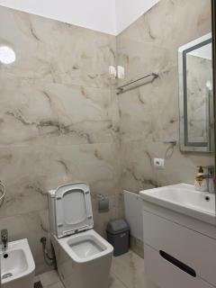 Cozy 1 Bedroom Apartment steps from the sea in th heart of the beach area - 8