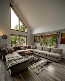 Incredible New York Cabin with a Spa and Movie Theater - 9