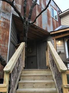 Luxury Tree House Rental in Lindale Ideal for Glamping in Texas - 7