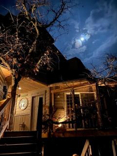 Luxury Tree House Rental in Lindale Ideal for Glamping in Texas - 4