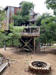 Luxury Tree House Rental in Lindale Ideal for Glamping in Texas - 3
