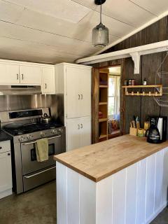 Rustic Cottage Rental with a Hot Tub Perfect for Luxury Camping in Santa Margarita - 8