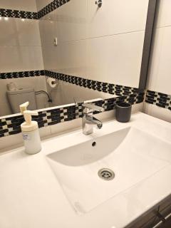 Excelente ubicación cerca del metro para 2 personas - 3