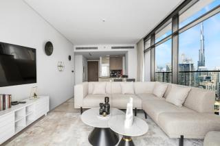 Elegant 3BR with Canal and Burj Khalifa Views - 9