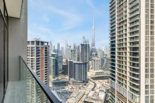 Elegant 3BR with Canal and Burj Khalifa Views - 6