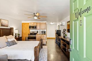 Stunning Cabin Rental for Glamping Escapes Between Bryce Canyon and Zion National Park - 8