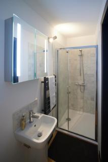 1 Bed Cabin - Sleeps 2 - Pets - Garden - Parking - 7