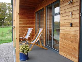 1 Bed Cabin - Sleeps 2 - Pets - Garden - Parking - 5