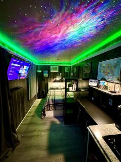 Cozy Container in Devore Heights, California, for Glamping Getaways on Route 66 - 9