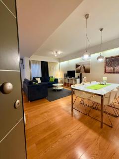 Στην ΚΑΡΔΙΑ ΤΗΣ ΠΟΛΗΣ - in the HURT OF THE TOWN - 5