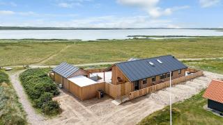 Uniquely located wooden cottage by the sea - SJ1 - 0