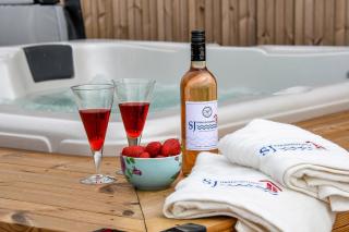 Uniquely located wooden cottage by the sea - SJ1 - 3