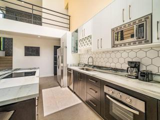 The Wave House - Santa Cruz - 2