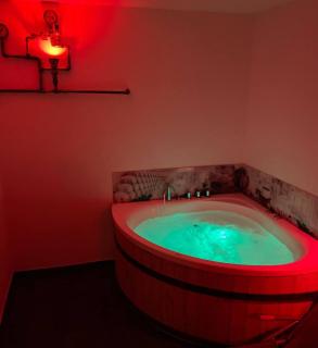 Jacuzzi Loft in the Center of Riga - 5