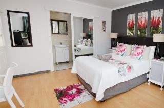 VillaVin at 26 Richardson - 7