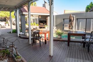 VillaVin at 26 Richardson - 2