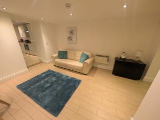 City Escape - 1 Bedroom Flat in Swansea Centre - 1