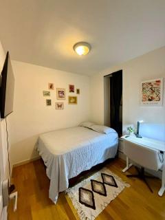 Private Room at a Shared Apartment by Times Square Manhattan - 7