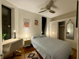 Private Room at a Shared Apartment by Times Square Manhattan - 0