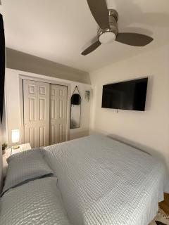 Private Room at a Shared Apartment by Times Square Manhattan - 8