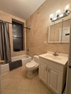 Private Room at a Shared Apartment by Times Square Manhattan - 4