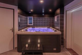 Suite romantique La Maison de Flora SPA intérieur, jardin et lit King size - 9