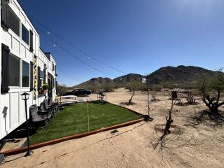 Remote Modern Tiny House with Deck, BBQ and Mountain Views in Arizona - 6