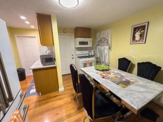 Cozy 2BR Near Yale & Downtown - Easy Street Parking - 6
