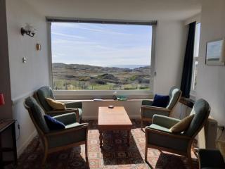 Garreglwyd - relaxed, rural, holiday house with outstanding sea views Fri-Fri - 9