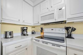 Luxury 18th Floor 1 BR Beach Condo Direct Oceanfront - 3