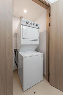 Casa Brisa Tranquila, Pools, Gym, & Beach Club - 2