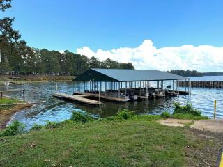 Spacious Modern Cabin on Toledo Bend Lake with Gorgeous Deck and Patio for an Amazing Family Getaway in Hemphill, Texas - 8