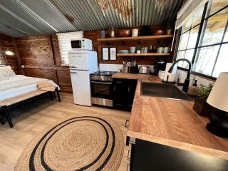 Beautiful Cabin by the Lake Nestled in Sabine National Forest for a Romantic Retreat in Hemphill, Texas - 6