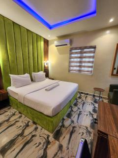 Masters Class Apartments - 6