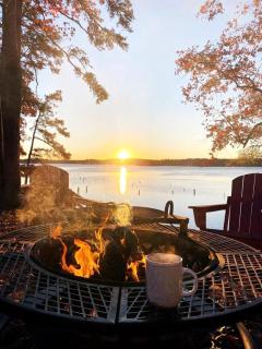 Cozy Waterfront Cabin for a Memorable Getaway on Toledo Bend Lake in Hemphill, Texas - 9
