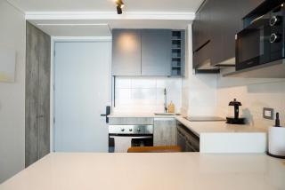 Chic Downtown Retreat Cozy 1BR Apartment for 3 - Santiago - 4