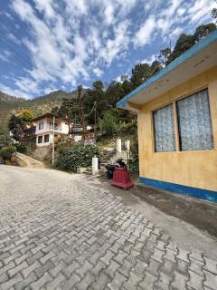 Chandra homestay kainchi dham - 4