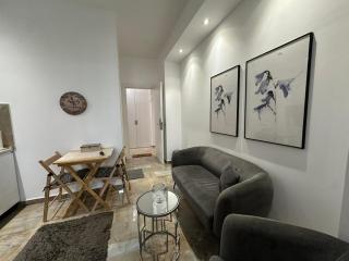 Pink Hub Apartment No 2 Stay in the Heart of Tiran - 0