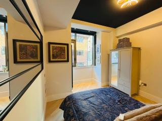 Stylish New Build Flat Just 300m from Tube Station - 9