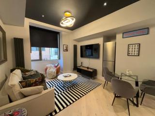 Stylish New Build Flat Just 300m from Tube Station - 5