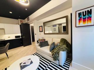 Stylish New Build Flat Just 300m from Tube Station - 1