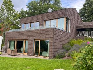 Architect House With Vintage Classics By River - 7