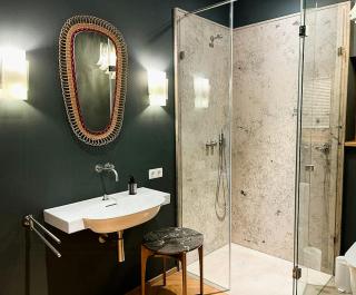 Architect House With Vintage Classics By River - 3