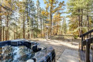 Family Getaway with Hot Tub! 20 Mi to Flagstaff - 8