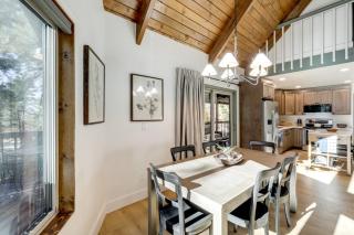 Family Getaway with Hot Tub! 20 Mi to Flagstaff - 3