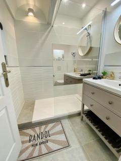 L Appart Bandolais T2 vue Mer, garage privé, accès village, clim - 7